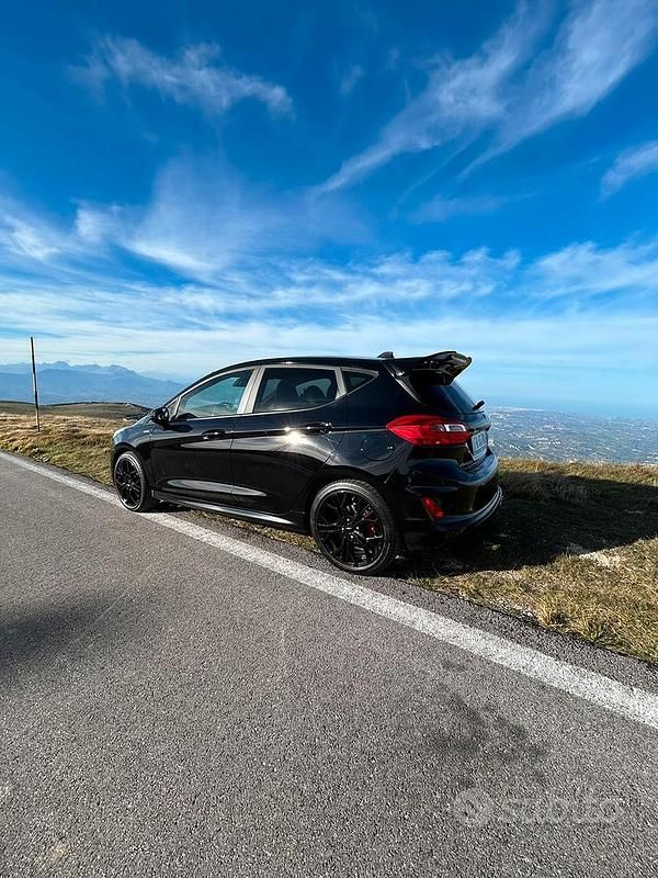 Usata Ford Fiesta ST-Line 85 CV (62 kW) 2017 Nero Utilitaria