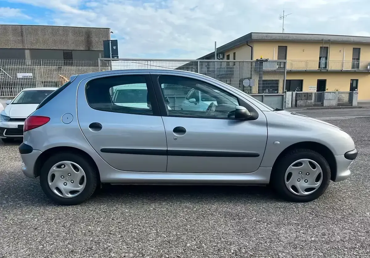 Usata Peugeot 206 75 CV (55 kW) 2000 Grigio Berlina