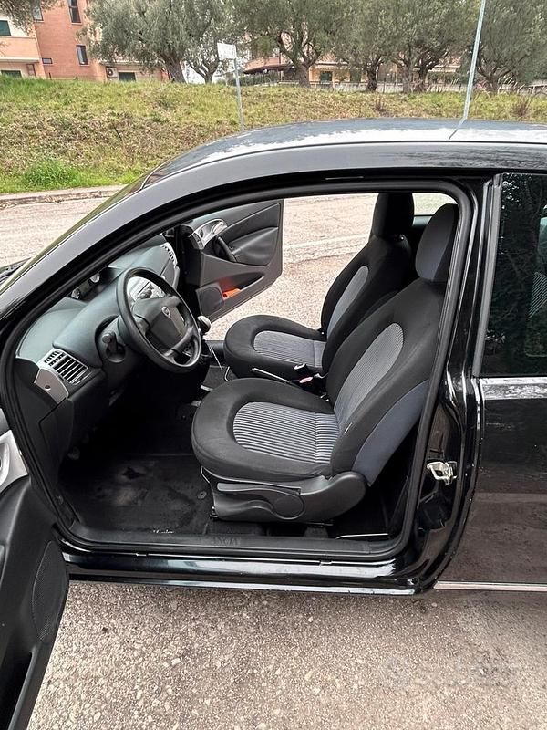 Usata Lancia Ypsilon 60 CV (44 kW) 2007 Nero Utilitaria