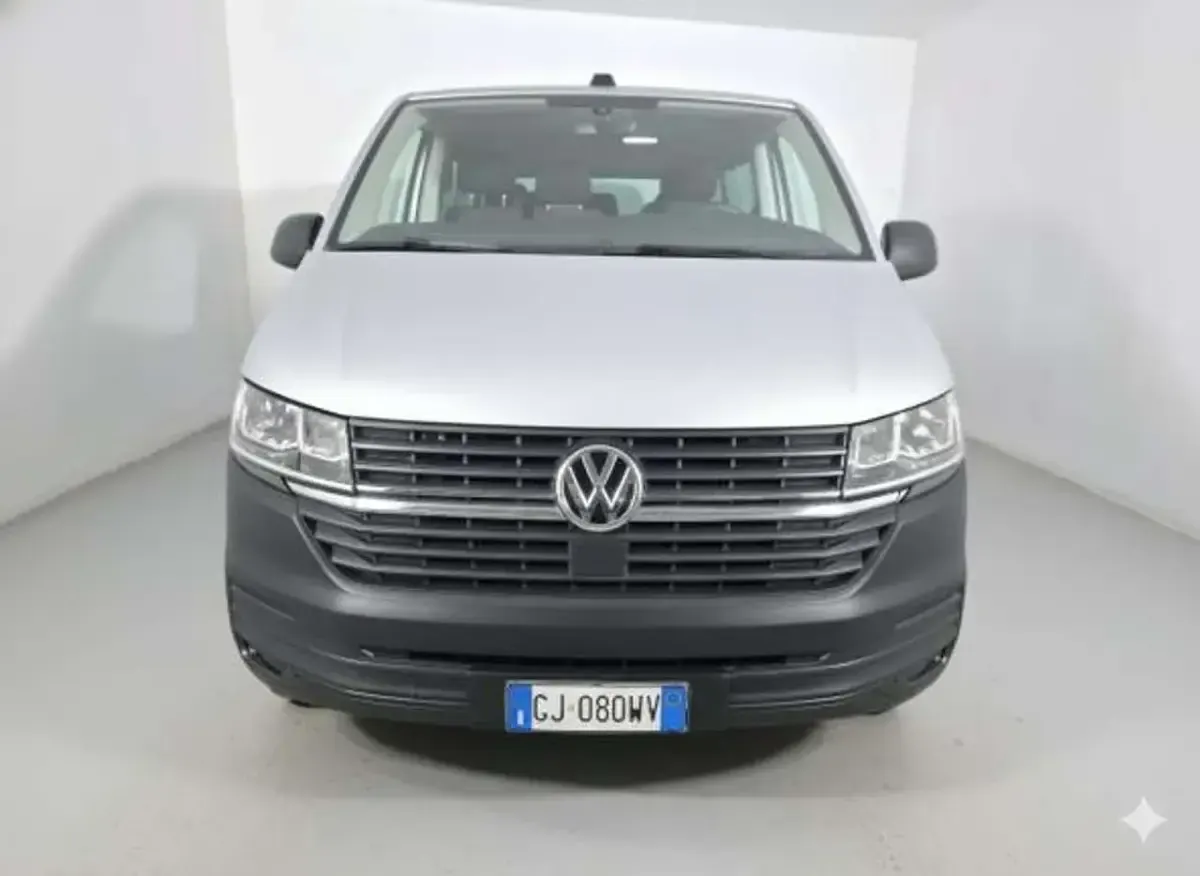 Usata VW Caravelle Trendline 110 CV (80 kW) 2022 Argento Furgone