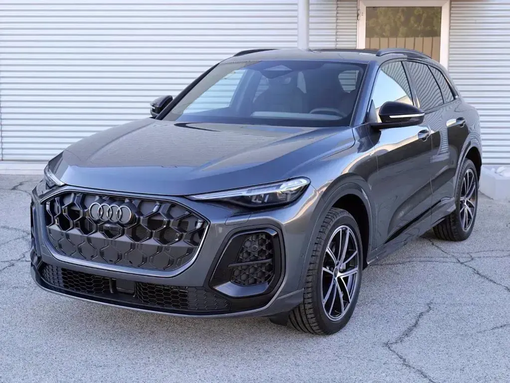 Nuova Audi Q5 S-Line 204 CV (150 kW) 2026 Grigio metallizzato SUV