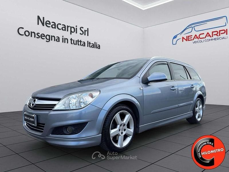 Usata Opel Astra 125 CV (91 kW) 2010 Grigio metallizzato Station wagon