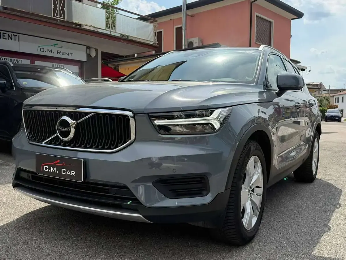 Usata Volvo XC40 Momentum 129 CV (94 kW) 2022 Grigio SUV