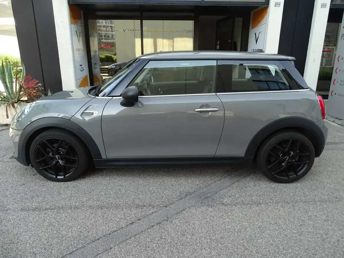 Usata Mini ONE 75 CV (55 kW) 2019 Grigio Utilitaria