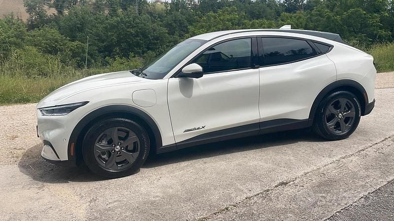 Usata Ford Mustang Mach-E Extended Range 216 kW (294 CV) 2023 Bianco SUV