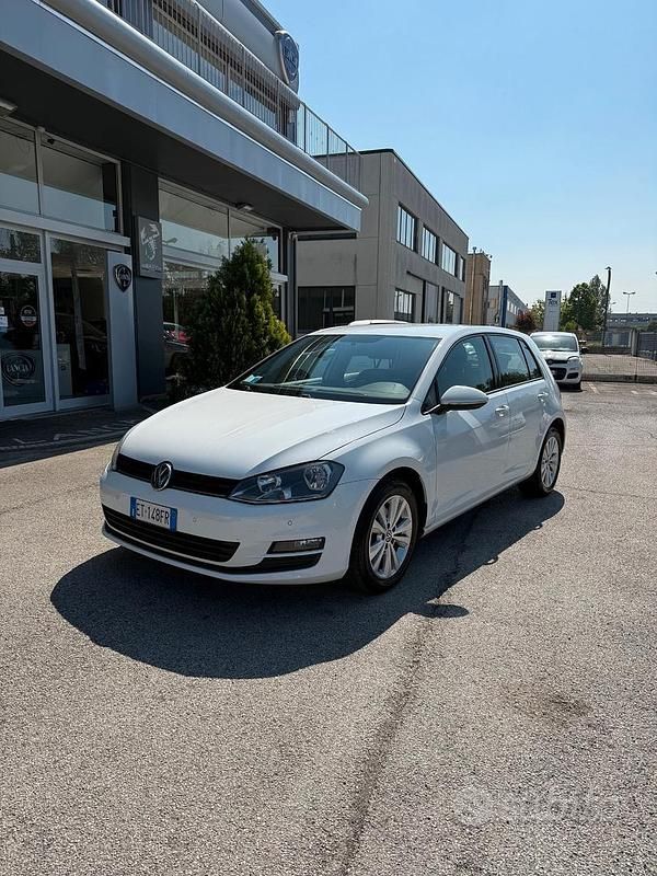 Usata VW Golf VII Trendline 105 CV (77 kW) 2014 Bianco Berlina