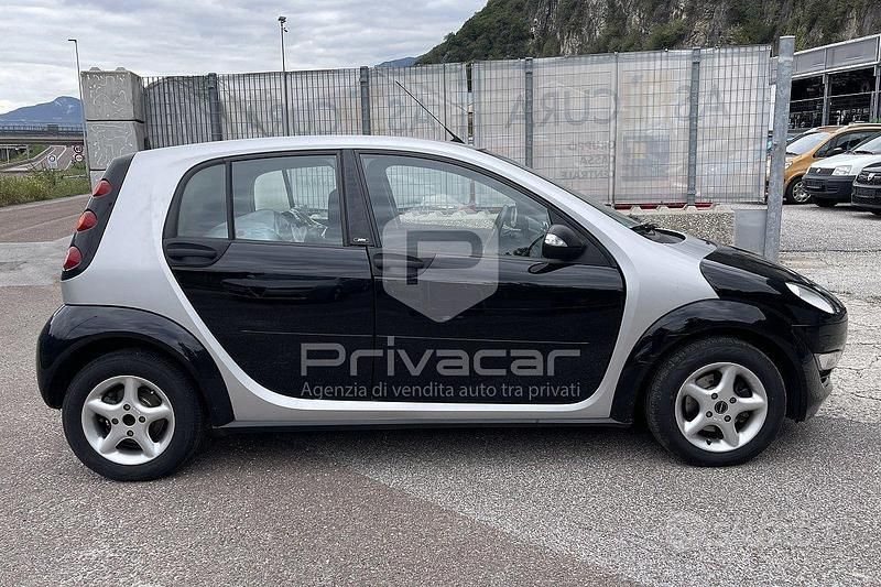 Begagnad Smart ForFour Pulse 75 HK (55 kW) 2006 Svart Halvkombi