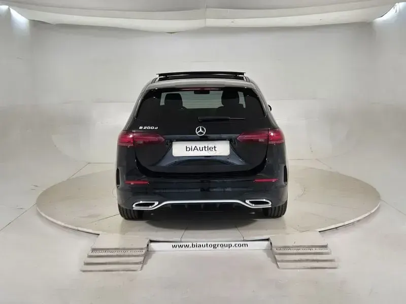 Usata Mercedes B200 AMG Line Premium Plus 150 CV (110 kW) 2023 Nero Utilitaria