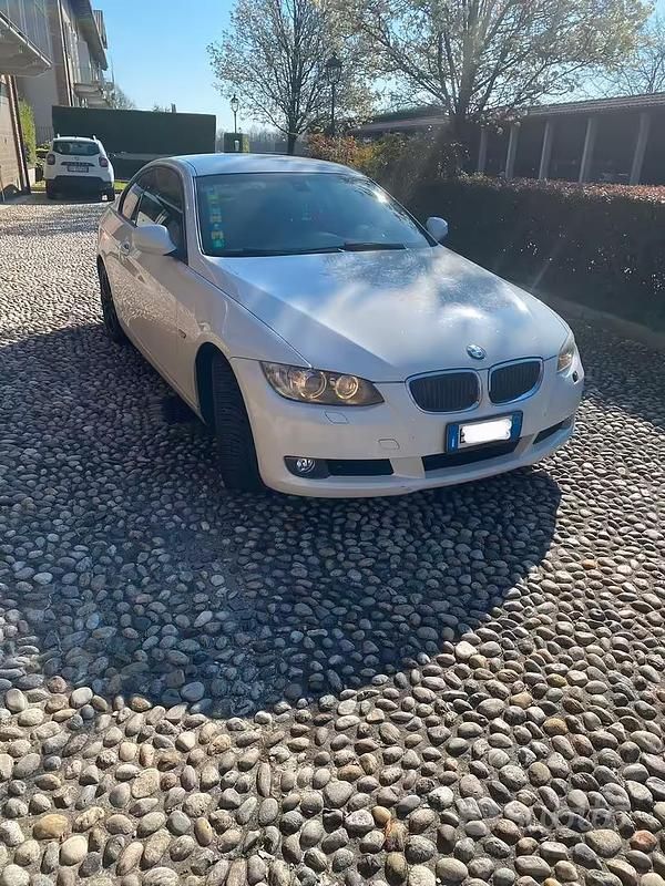 Usata BMW 320 Sport Line 184 CV (135 kW) 2010 Bianco Coupé