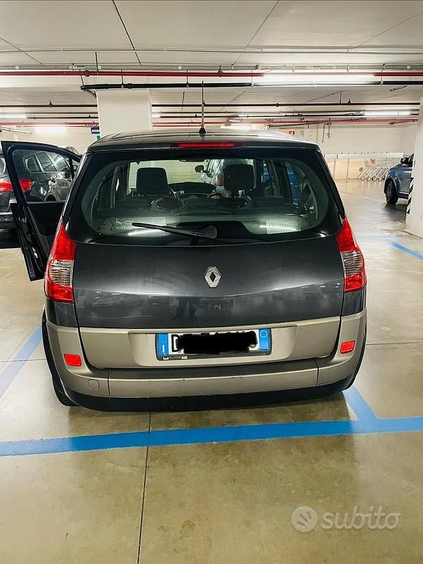 Usata Renault Scénic II 130 CV (95 kW) 2006 Monovolume