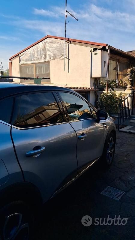 Usata Renault Captur 100 CV (73 kW) 2023 Grigio SUV