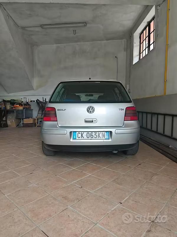 Usata VW Golf IV 90 CV (66 kW) 2004 Grigio Berlina