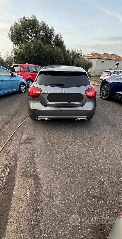 Usata Mercedes A180 Premium 108 CV (79 kW) 2017 Grigio Berlina