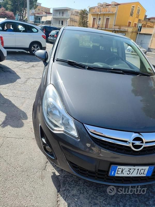 Usata Opel Corsa 86 CV (63 kW) 2011 Grigio Berlina