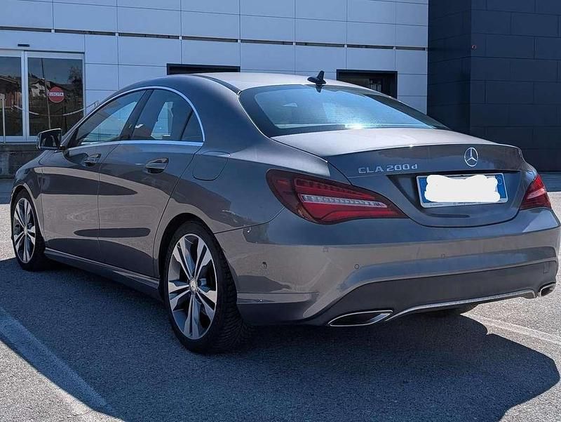 Käytetty Mercedes CLA200 Business 136 HP (100 kW) 2017 Harmaa Sedan