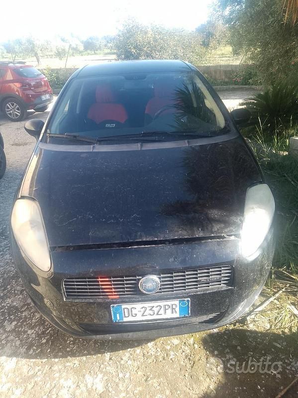 Nero Usata 2007 Fiat Grande Punto Due volumi | 2200 € (Buon prezzo) - Immagine 1/4