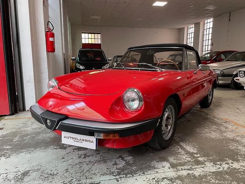 Rosso Usata 1984 Alfa Romeo Spider Veloce Cabrio | 14.999 € - Immagine 1/4