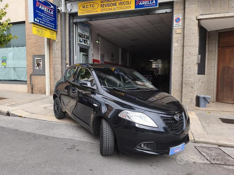 Usata Lancia Ypsilon S 95 CV (69 kW) 2015 Nero Utilitaria
