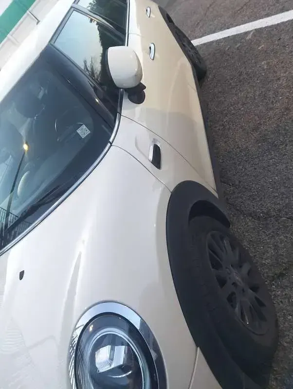 Usata Mini ONE 75 CV (55 kW) 2021 Beige Utilitaria