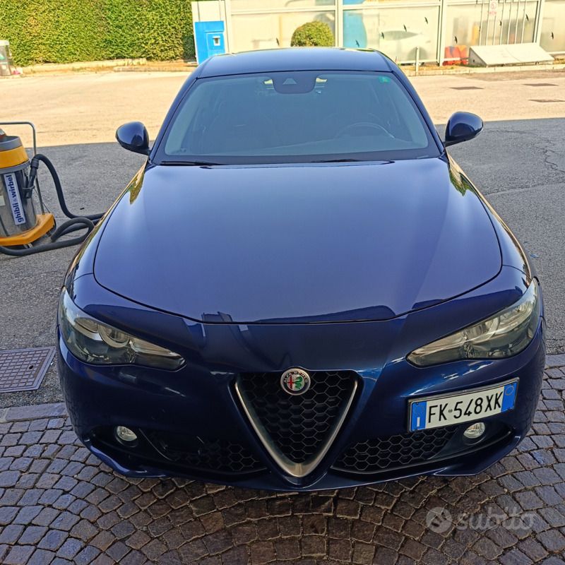 Usata Alfa Romeo Giulia 150 CV (110 kW) 2017 Blu Berlina