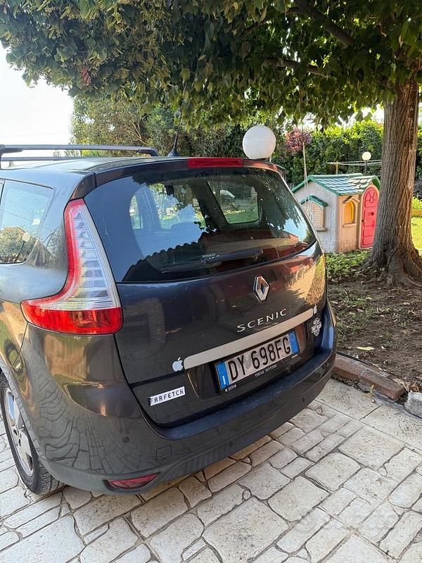 Usata Renault Grand Scénic III 110 CV (80 kW) 2009 Grigio Monovolume