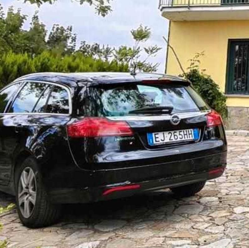 Nero Usata 2011 Opel Insignia Tre volumi | 1000 € (Super prezzo) - Immagine 1/1