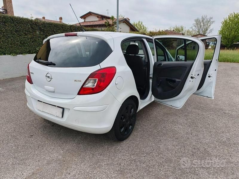 Usata Opel Corsa Edition 80 CV (58 kW) 2010 Bianco Utilitaria