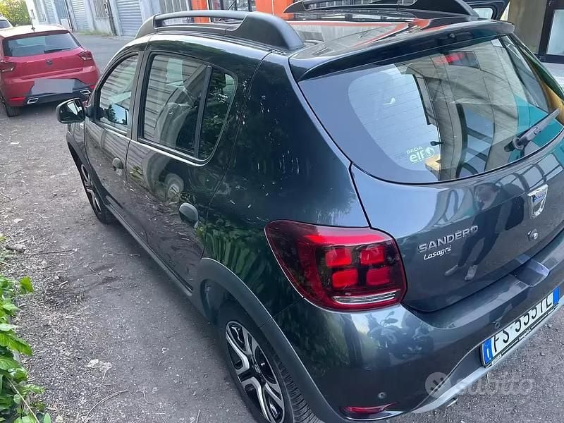 Usata Dacia Sandero Stepway 90 CV (66 kW) 2019 Grigio Berlina