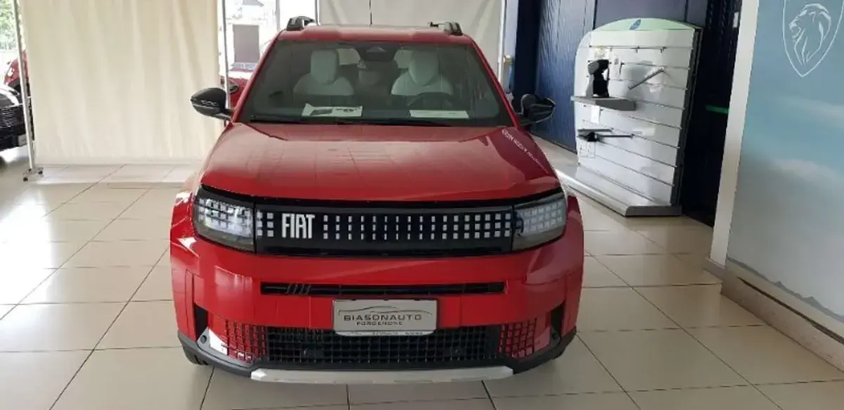 Nuova Fiat Grande Panda La Prima 110 CV (80 kW) 2025 Rosso Utilitaria
