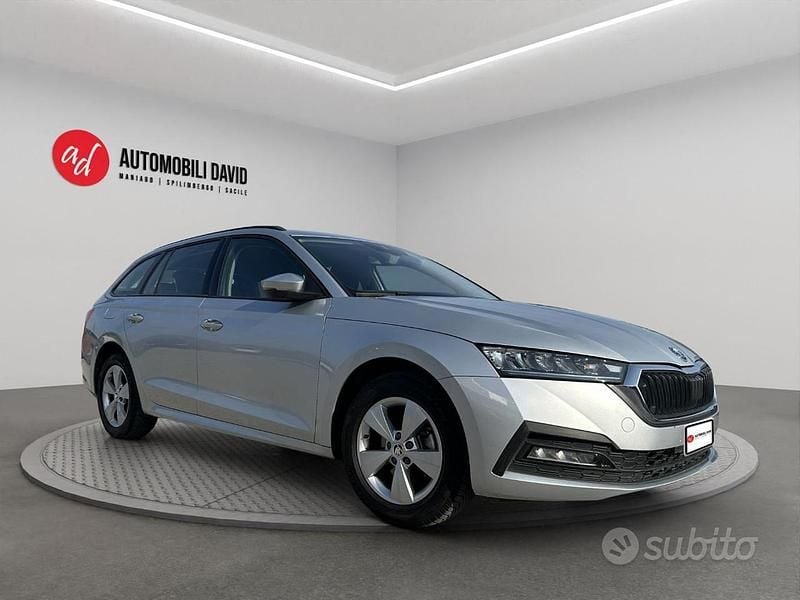 Käytetty Skoda Octavia Executive 116 HP (85 kW) 2022 Harmaa Farmari