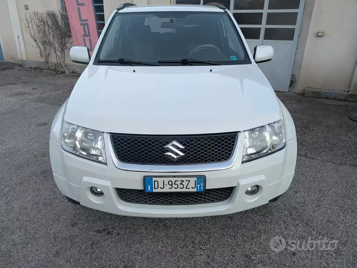 Usata Suzuki Grand Vitara 129 CV (94 kW) 2007 Bianco SUV
