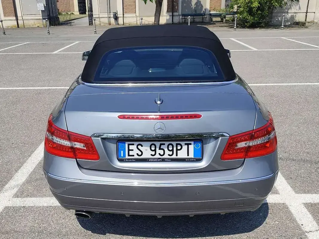 Usata Mercedes E220 Avantgarde 170 CV (125 kW) 2012 Grigio Cabrio