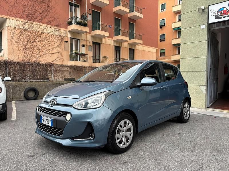 Begagnad Hyundai i10 Comfort 67 HK (49 kW) 2019 Grå Halvkombi