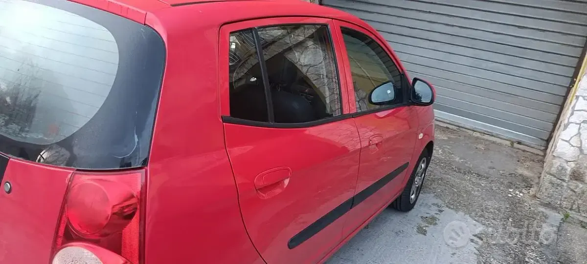 Usata Kia Picanto 69 CV (50 kW) 2011 Rosso Utilitaria