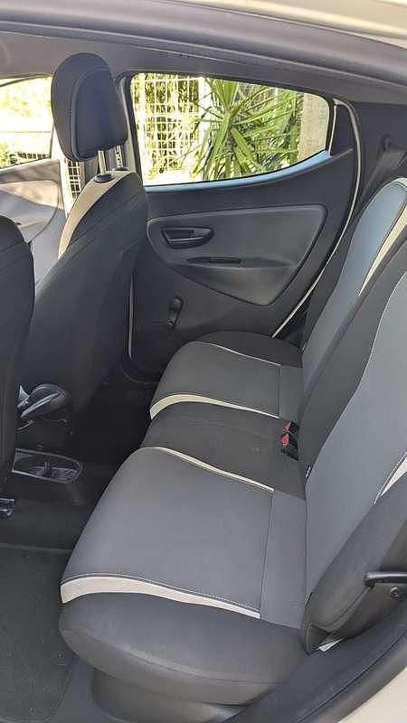 Usata Lancia Ypsilon 80 CV (58 kW) 2014 Bianco Utilitaria