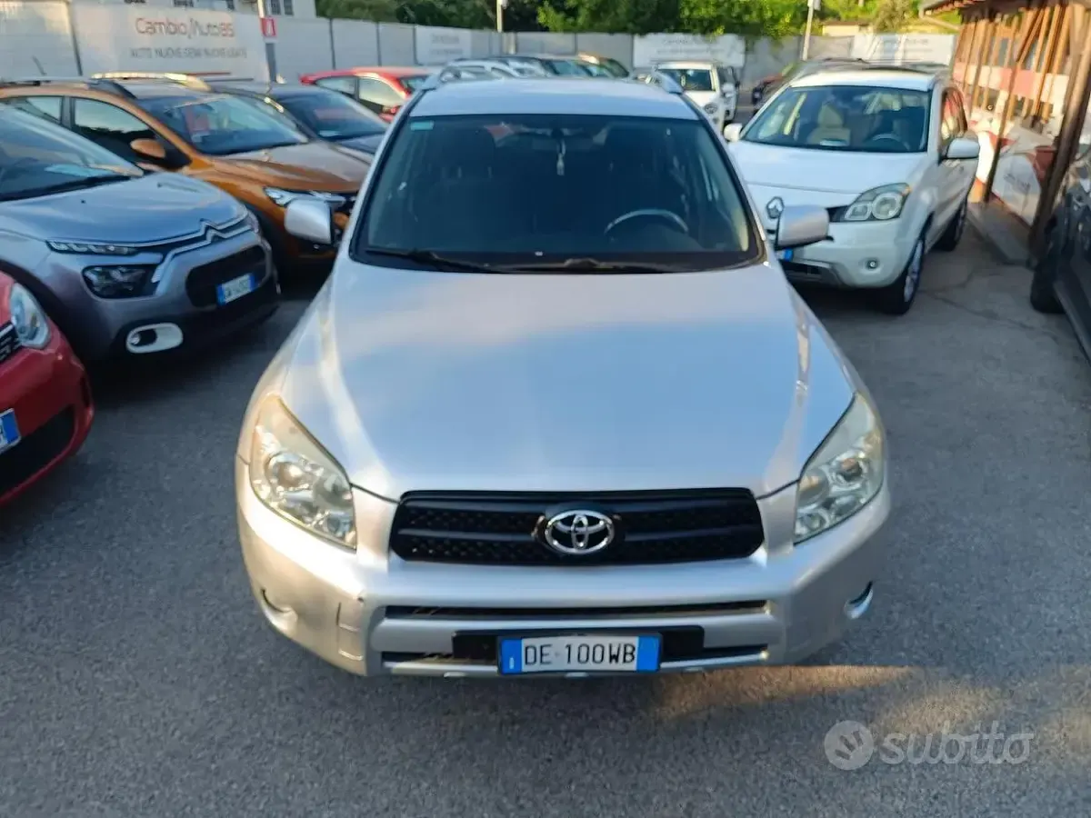 Usata Toyota RAV4 Luxury 136 CV (100 kW) 2006 Grigio SUV