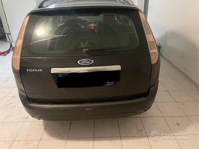Usata Ford Focus Style 145 CV (106 kW) 2008 Nero Station wagon