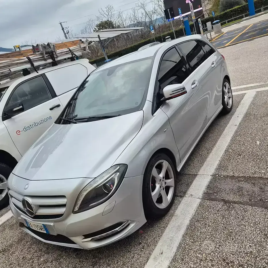 Usata Mercedes B180 109 CV (80 kW) 2013 Grigio Utilitaria