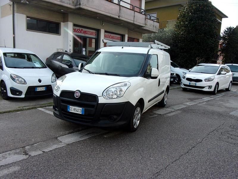Bianco Usata 2011 Fiat Doblò Monovolume | 6000 € (Buon prezzo) - Immagine 1/4