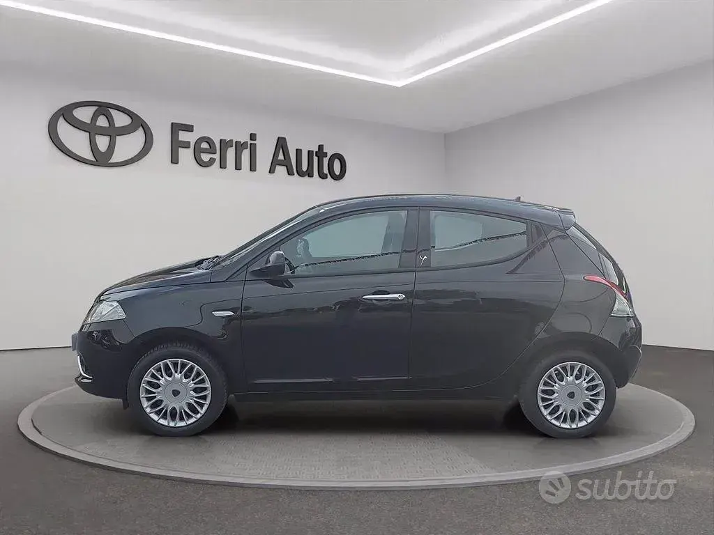 Usata Lancia Ypsilon Silver 69 CV (50 kW) 2017 Nero Utilitaria
