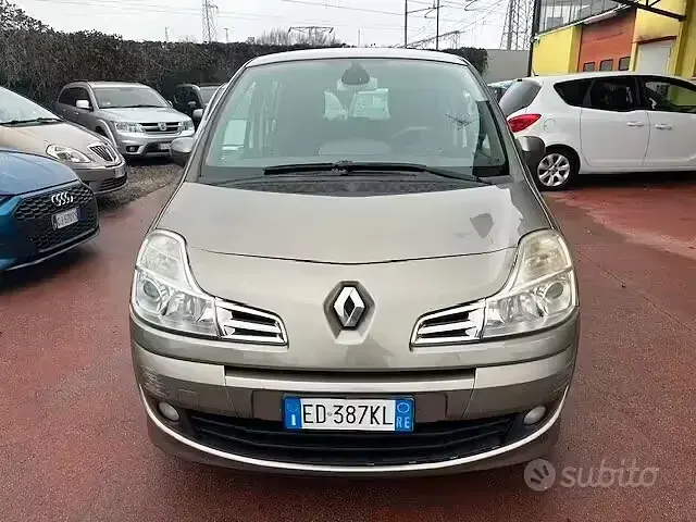 Käytetty Renault Modus 88 HP (64 kW) 2011 Harmaa Tila-auto