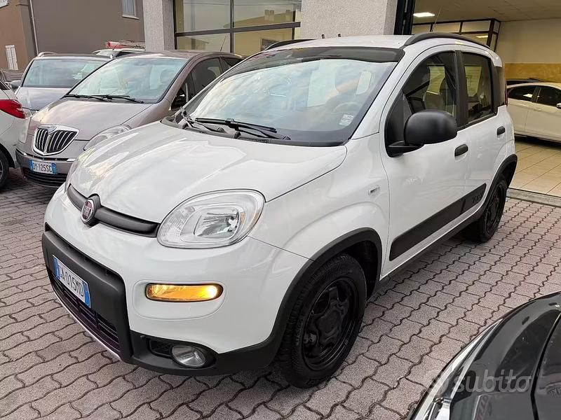Usata Fiat Panda 4x4 84 CV (61 kW) 2021 Bianco Utilitaria