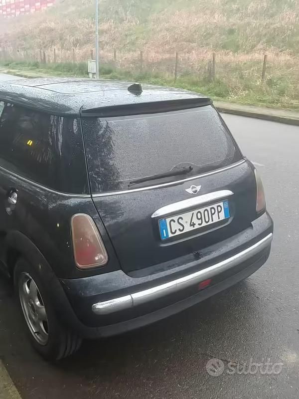 Begagnad Mini Cooper 75 HK (55 kW) 2004 Svart Halvkombi