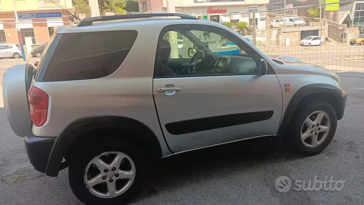 Usata Toyota RAV4 116 CV (85 kW) 2003 Grigio SUV