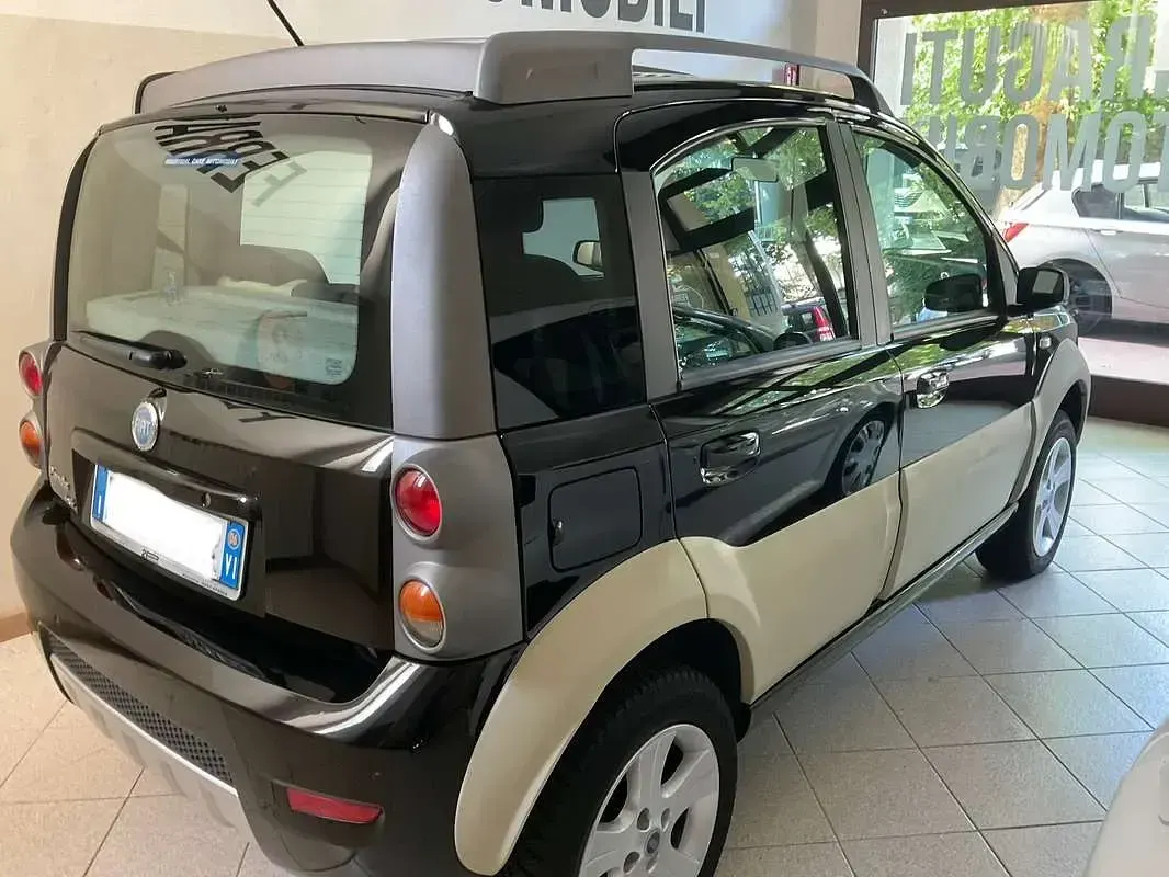 Usata Fiat Panda 4x4 Cross 69 CV (50 kW) 2006 Nero Utilitaria