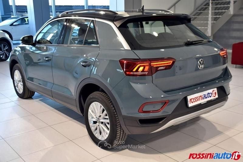 Usata VW T-Roc Life 150 CV (110 kW) 2024 Blu SUV
