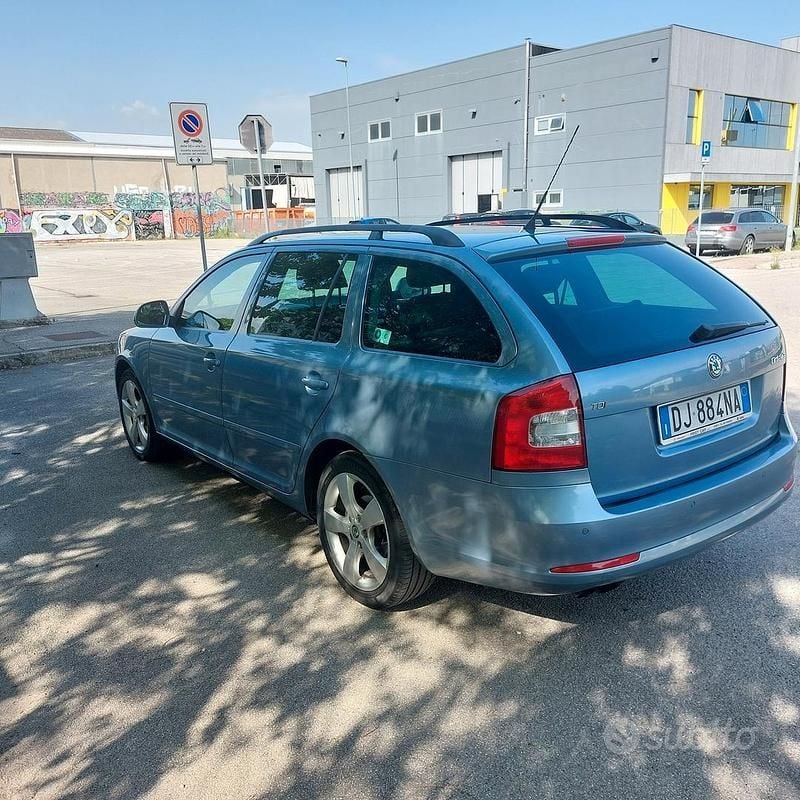 Usata Skoda Octavia 140 CV (102 kW) 2009 Blu Station wagon