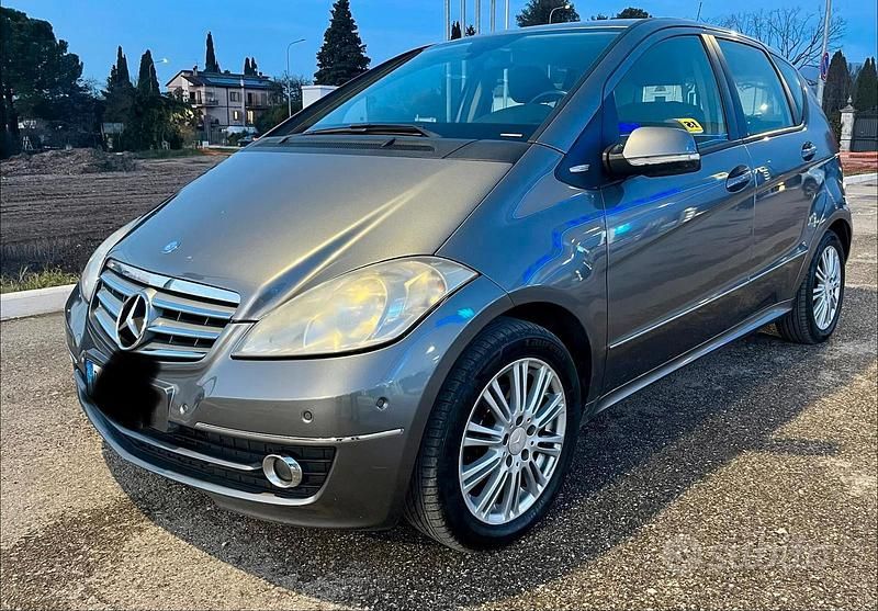 Usata Mercedes A180 Classic 109 CV (80 kW) 2009 Grigio Berlina