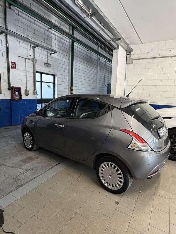 Usata Lancia Ypsilon Platinum 69 CV (50 kW) 2016 Other Utilitaria