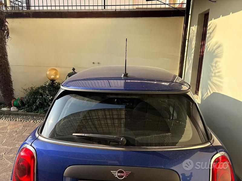 Usata Mini ONE 75 CV (55 kW) 2018 Blu Utilitaria